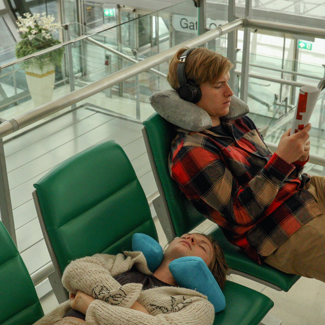 How to Cope with Long Layovers: Tips for a Relaxing Airport Experience