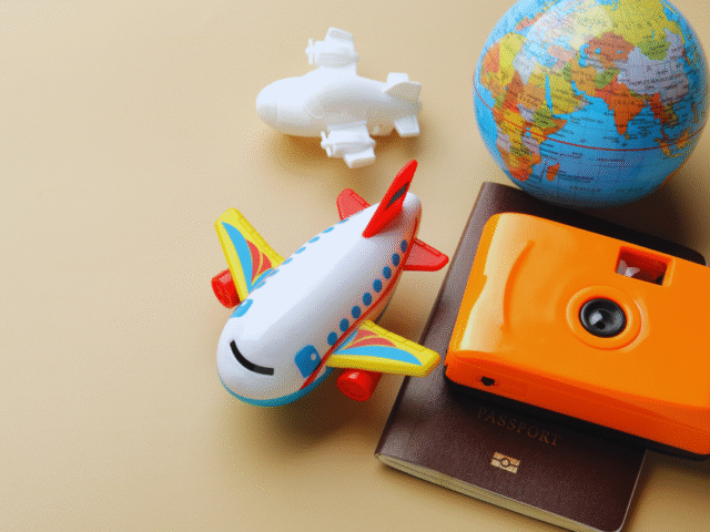 The Best Ways to Stay Connected While Abroad: Essential Tips for Travelers